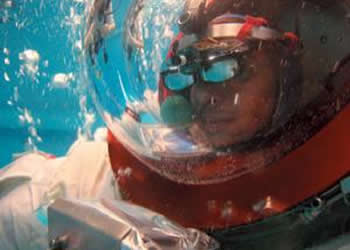 Illustration for article titled New Spacesuit Design is One-Size-Shrinks-to-Fit-All
